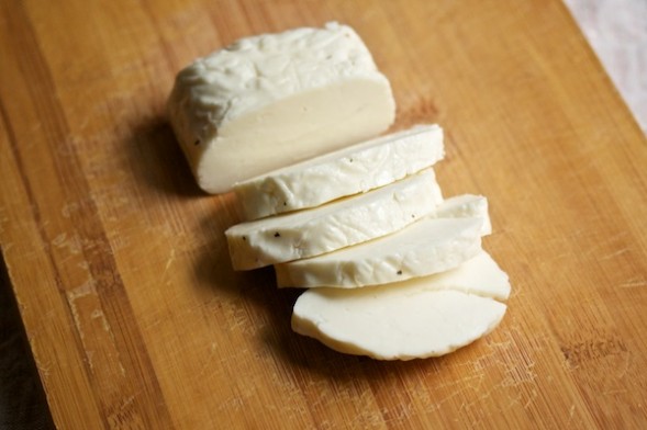 TrendMantra article153_9-589x392 15 Well-Known Cheeses Around The World 