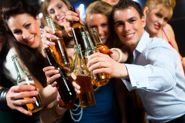 TrendMantra article179_10-589x392 OMG!! Is Alcohol Healthy? Bring It On! Cheers 