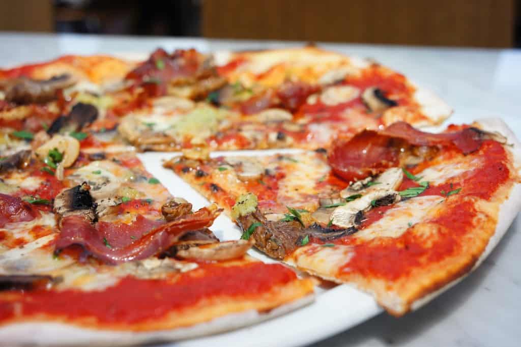 TrendMantra article212_9-1024x682 12 Awesome Pizza Places To Try In Mumbai 