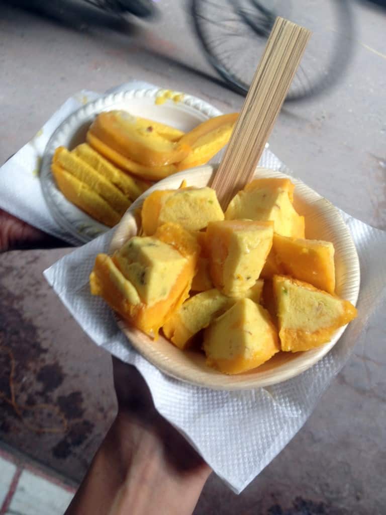 TrendMantra article234_9-768x1024 10 Unusual & 'Must Try' Street Foods Of Kolkata 