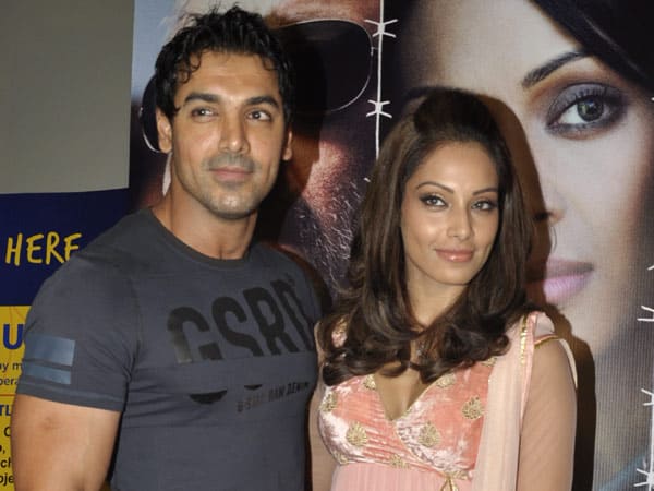 TrendMantra article249_10 9 Controversial Bollywood Couples & Their Relationships 