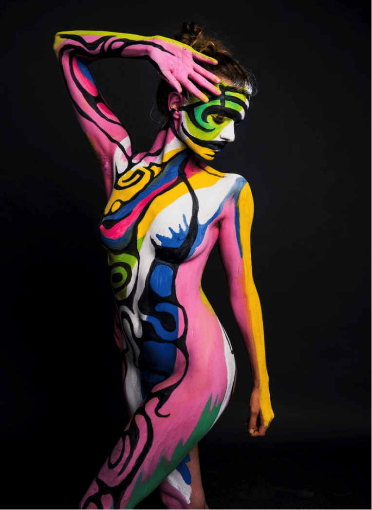 TrendMantra article_337_1 A 24 Year Model Sheds Her Clothes & Gets Her Body Painted. But Why? 