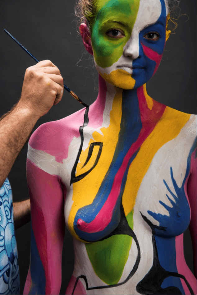 TrendMantra article_337_2 A 24 Year Model Sheds Her Clothes & Gets Her Body Painted. But Why? 