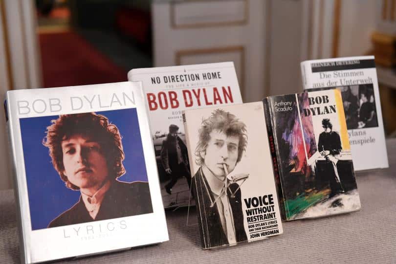 TrendMantra article_458_5 Mr Tambourine Man (AKA Bob Dylan) Wins Nobel Laureate After Winning Hearts 
