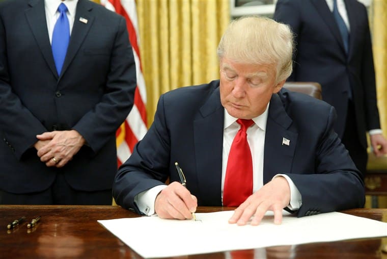 TrendMantra a1018_f1 Prez Trump Signs & Seals Immigration Ban To US - 5 Important Points To Note 